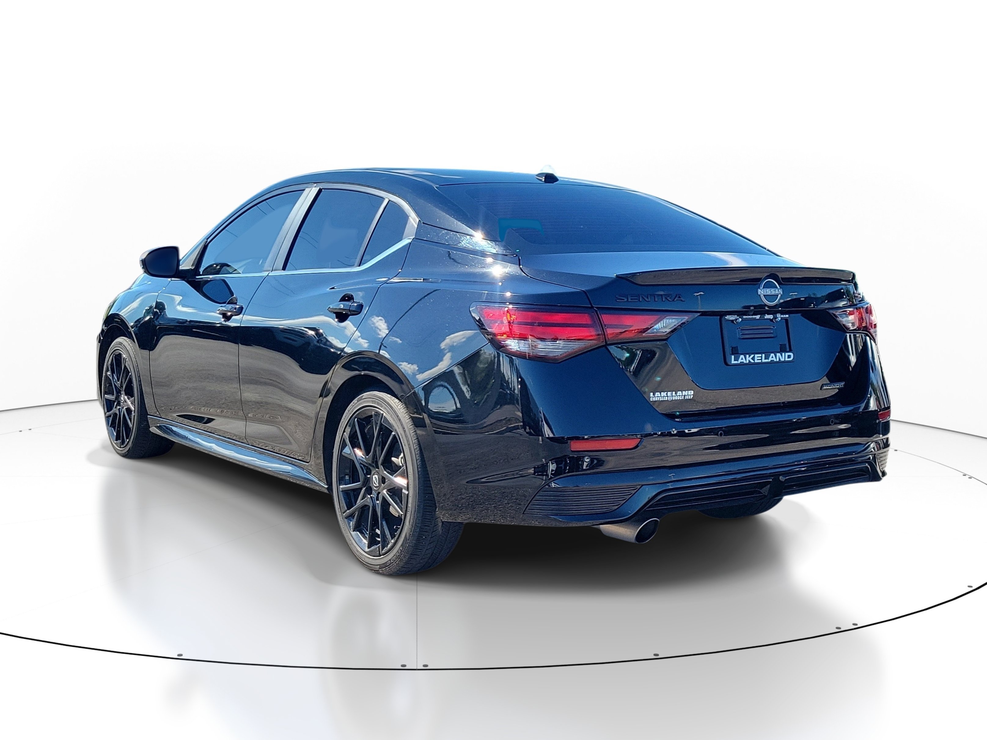 Used 2025 Super Black Nissan SR image 4