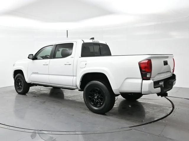 Used 2022 White Toyota SR5 image 5