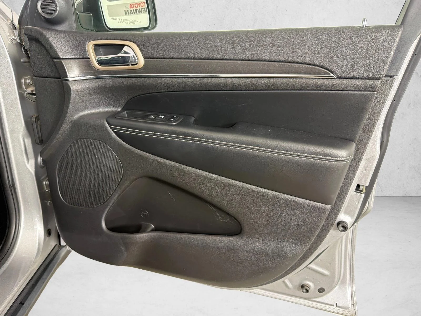 Used 2017 White Jeep Limited image 16