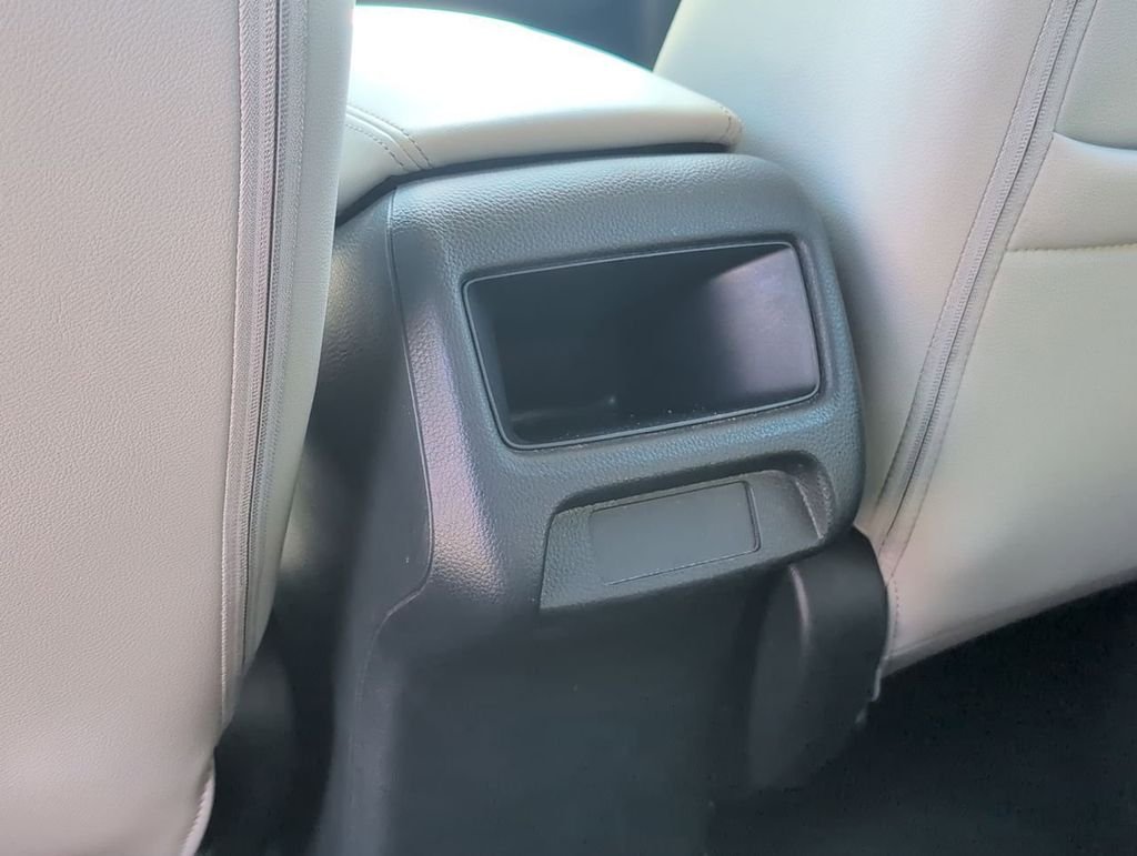 Used 2024 Silver Honda EX-L image 25
