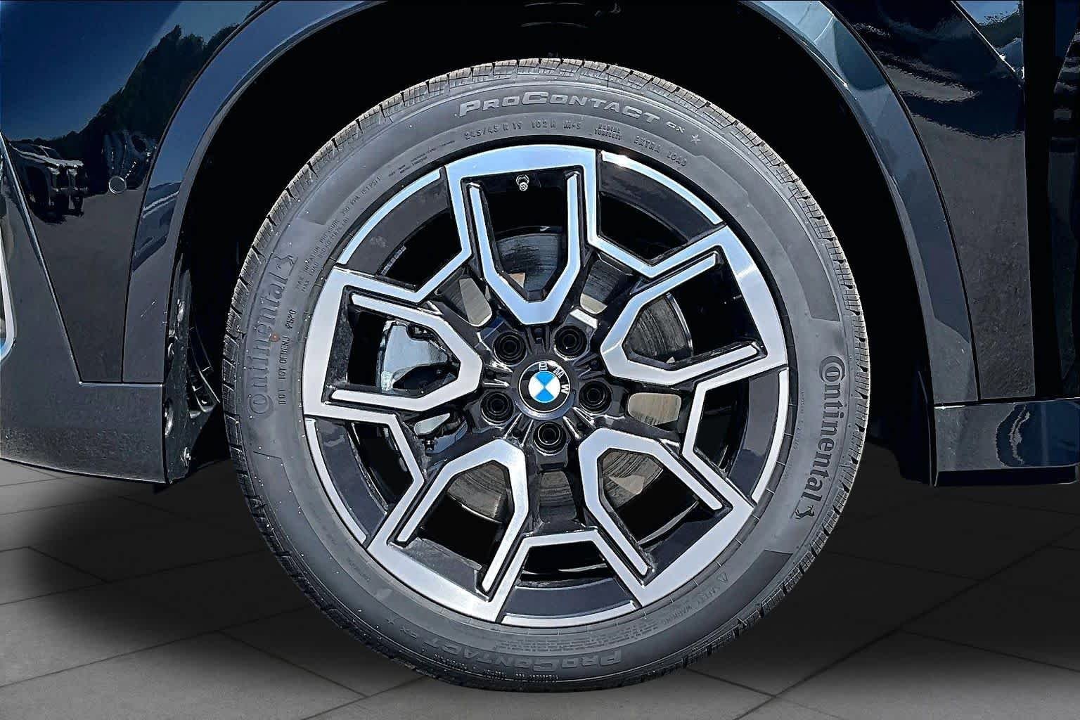 New 2027 Black Sapphire Metallic BMW xDrive28i image 11