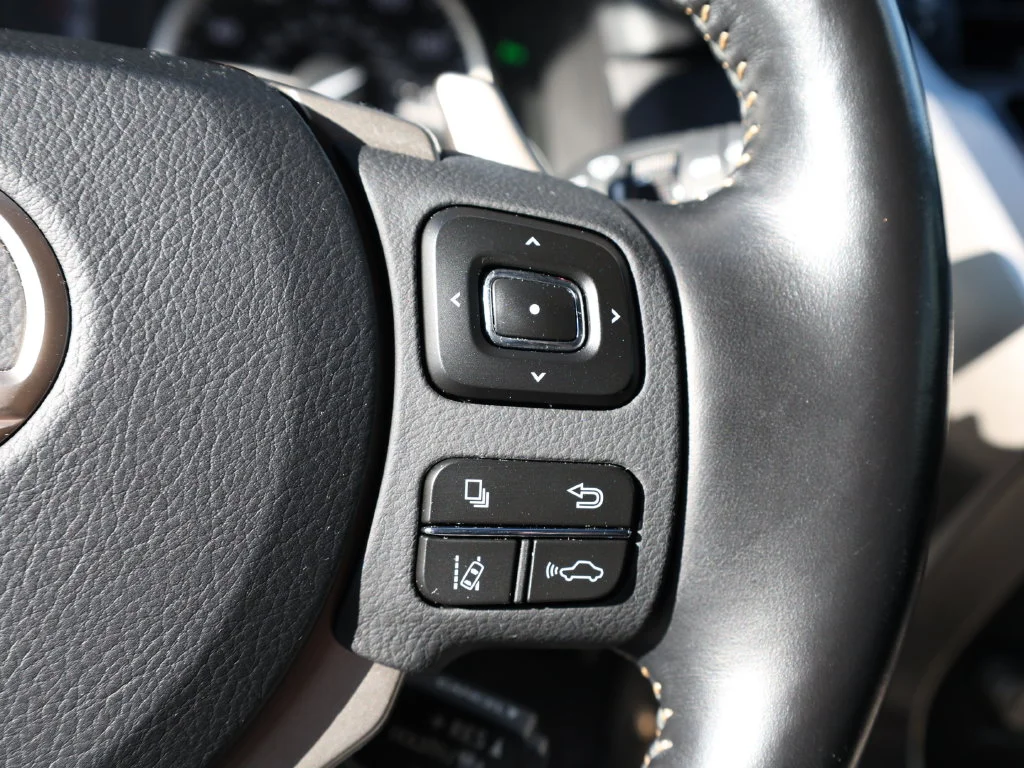 Used 2020 White Lexus 300 Base image 38