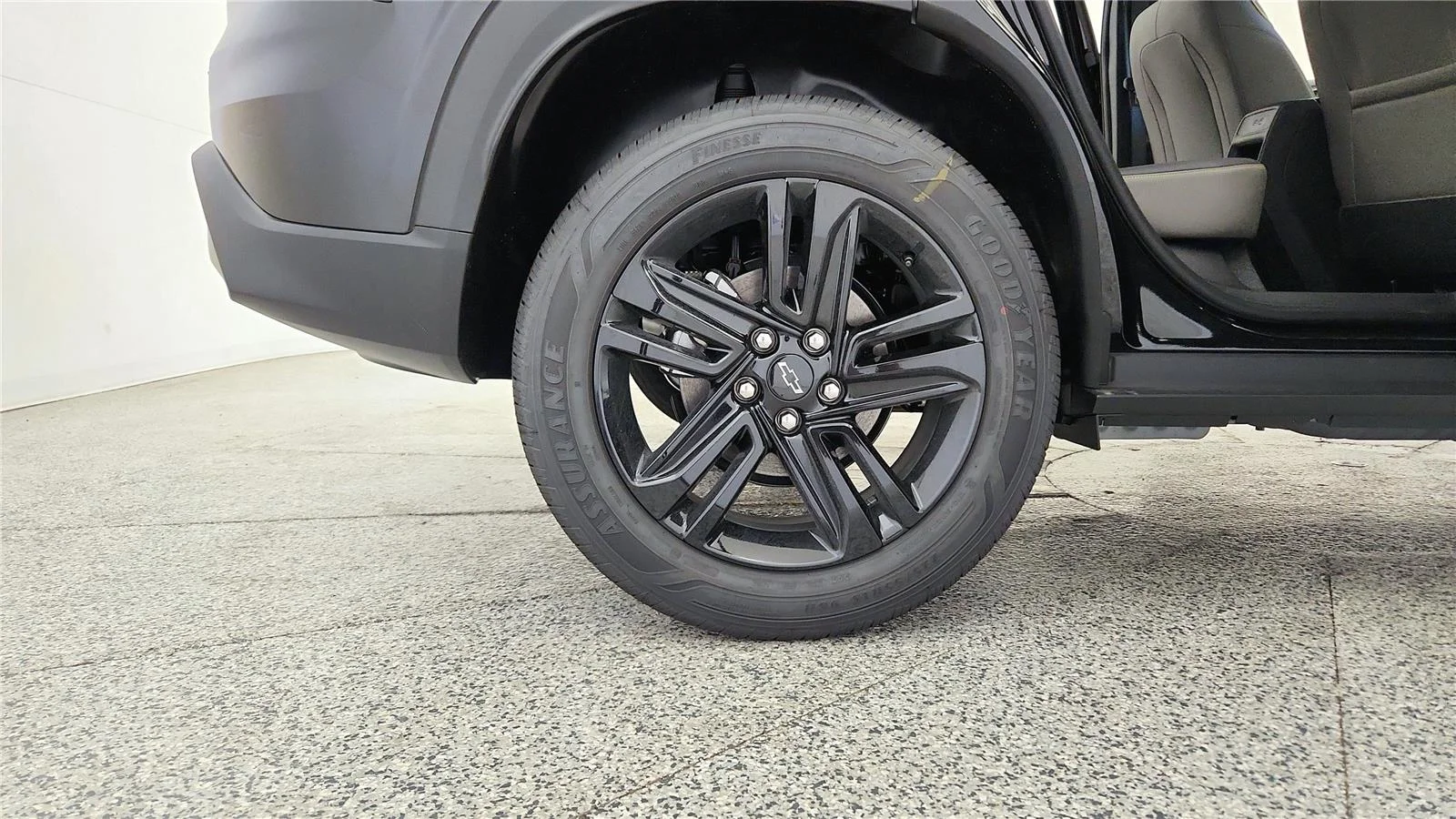 New 2026 Mosaic Black Metallic Chevrolet ACTIV image 31