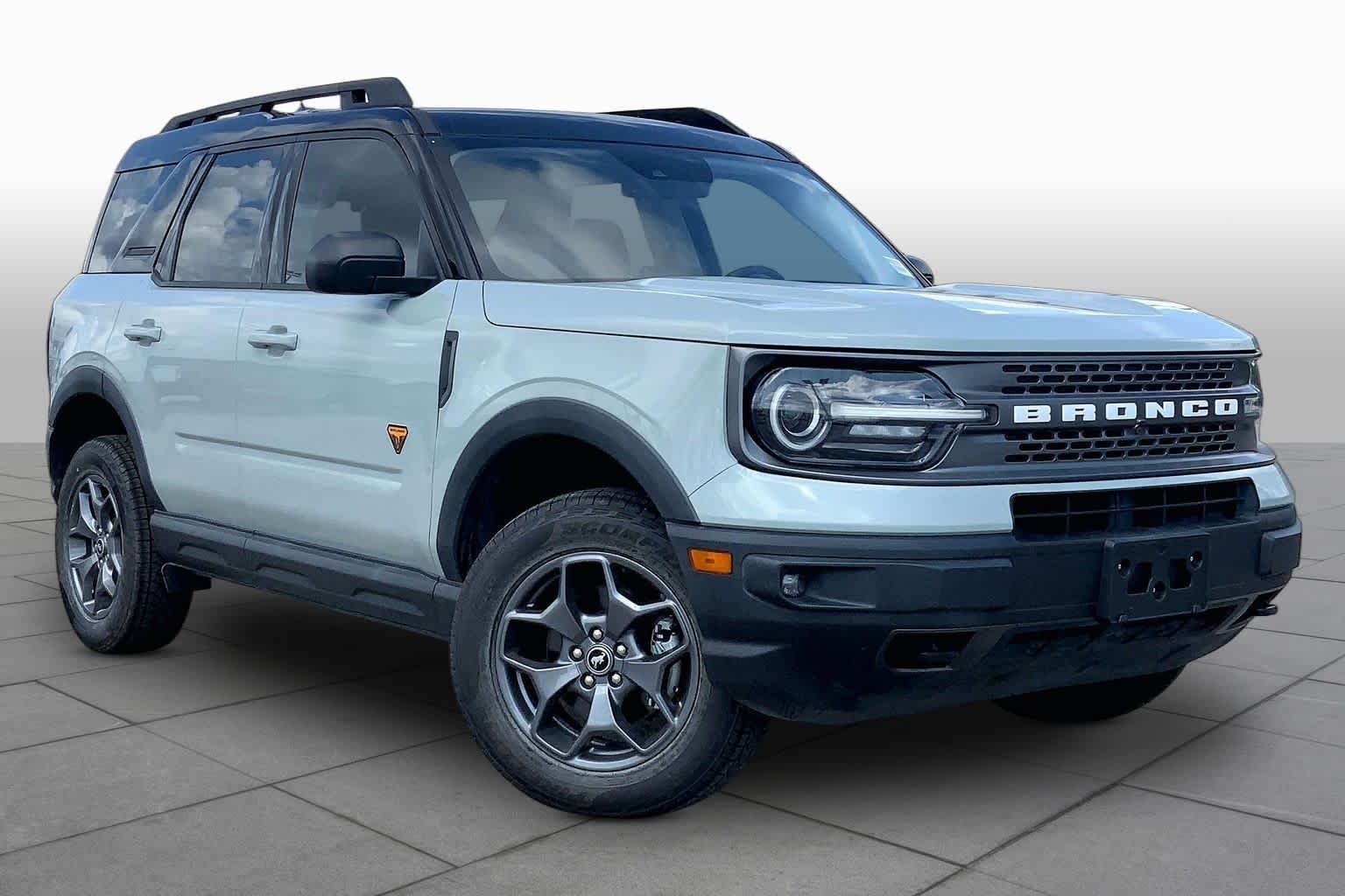 Used 2023 Cactus Gray Ford Badlands image 3