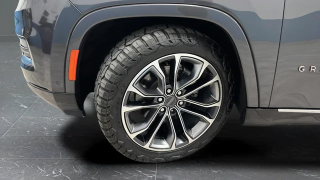 Used 2022 Baltic Gray Metallic Clearcoat Jeep Series III image 43