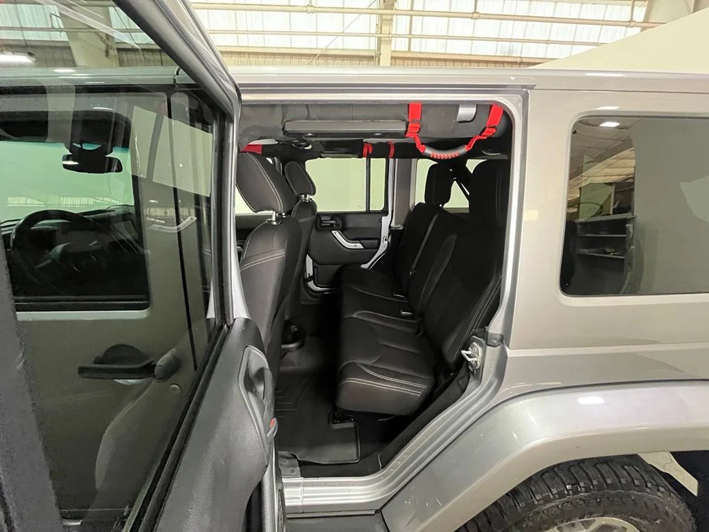 Used 2015 Silver Jeep Unlimited Rubicon image 18