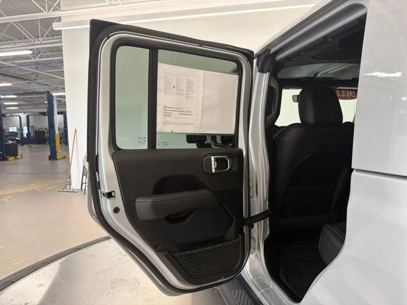 Used 2022 Silver Jeep Overland image 9