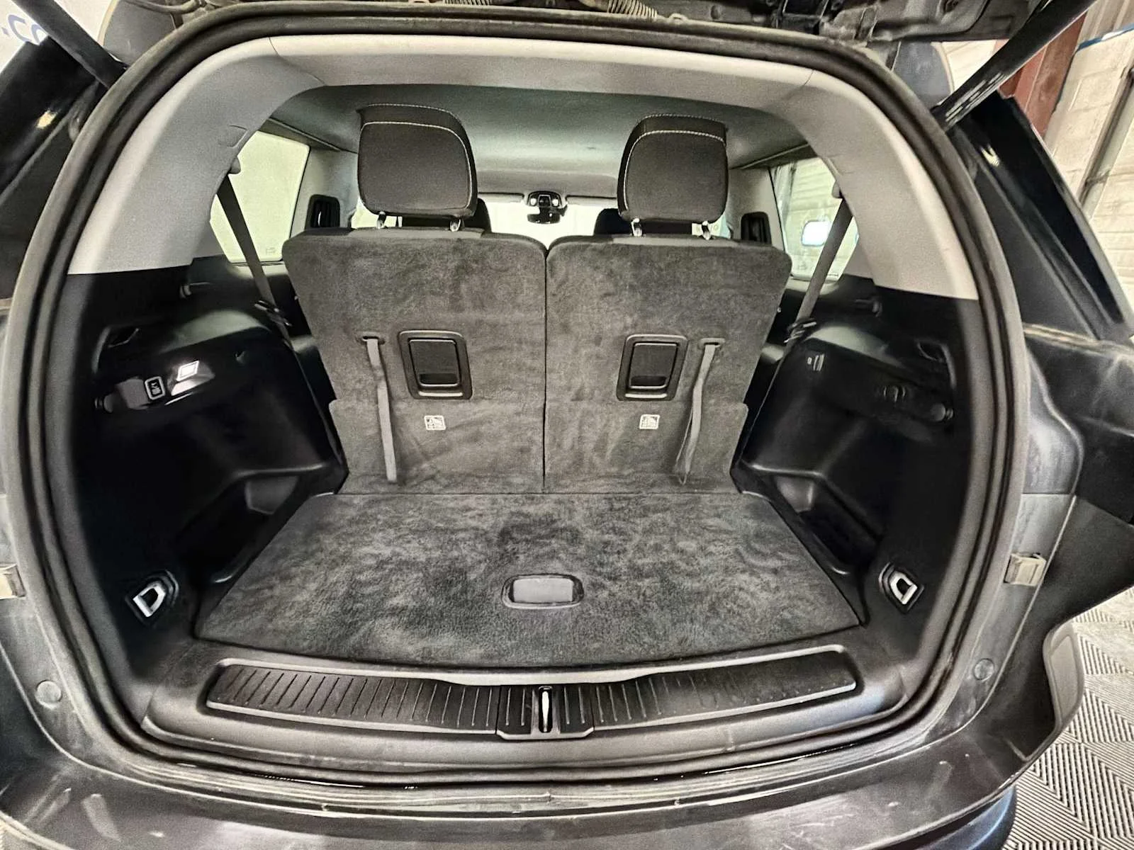 Used 2022 Baltic Gray Metallic Clearcoat Jeep Laredo image 19