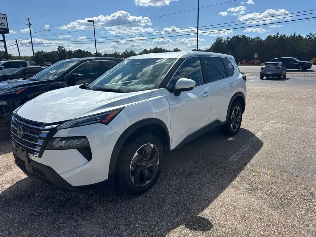 Used 2025 White Pearl Nissan SV image 1