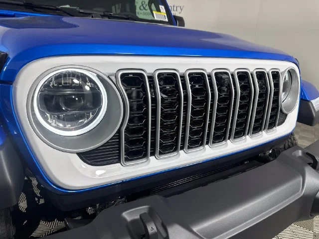 New 2026 Hydro Blue Pearl-Coat Exterior Paint Jeep Sahara image 4