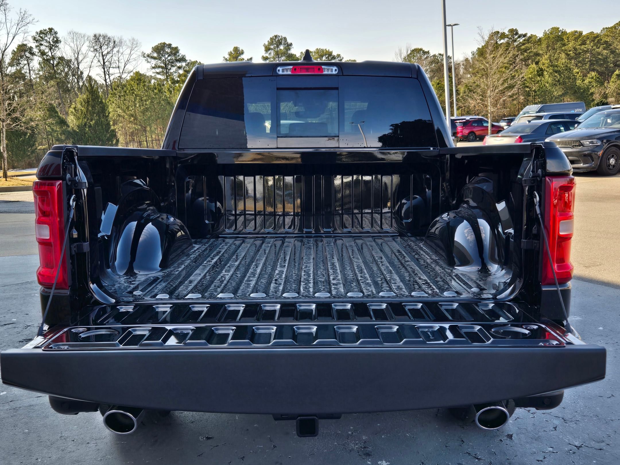 New 2026 Diamond Black Crystal Pearl-Coat Exterior Paint RAM Laramie image 29