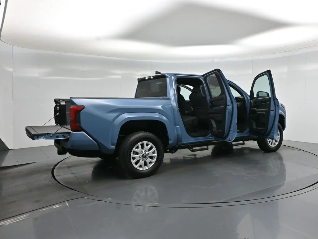 Used 2026 Blue Toyota SR5 image 5