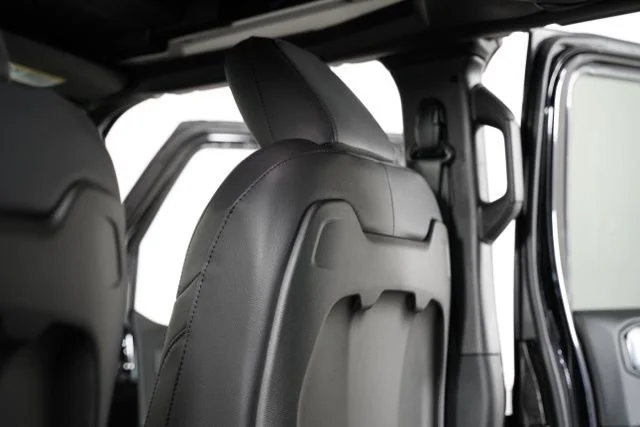 2025 Jeep Wrangler 4-Door Sahara - Photo 32