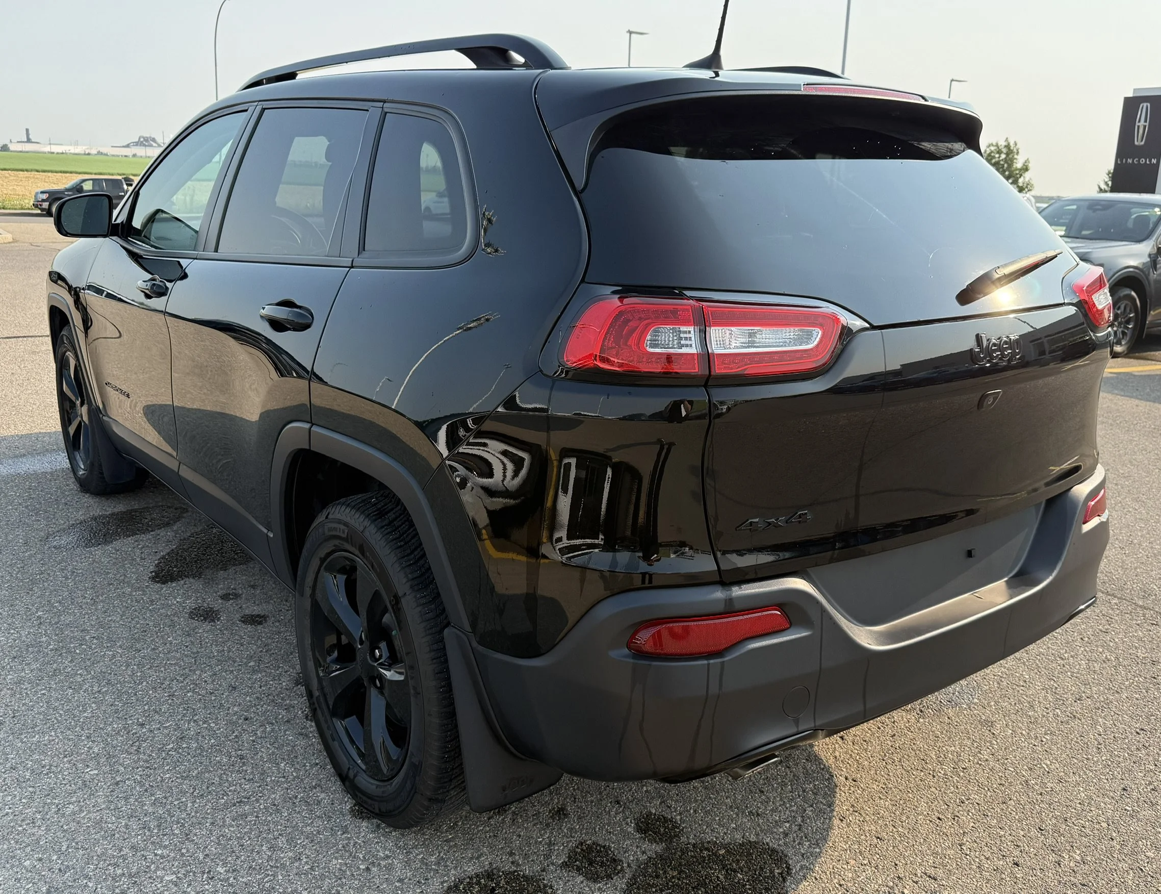 Used 2018 Diamond Black Crystal Pearl Jeep LIMITED **New Arrival** image 3