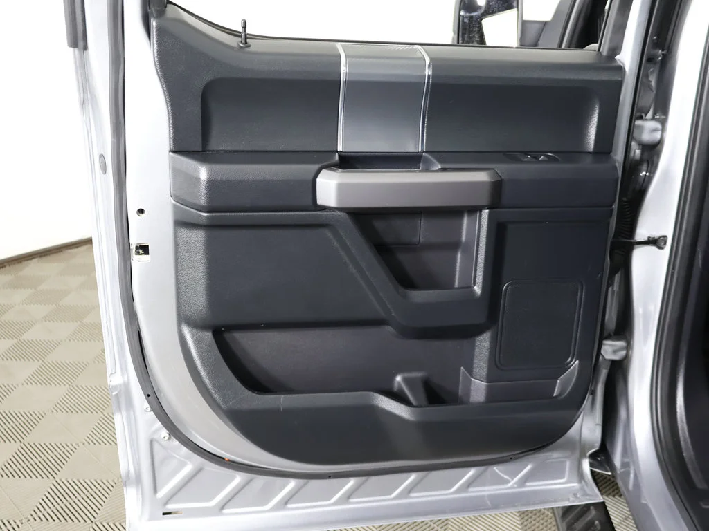 Used 2020 Silver Ford XLT image 22