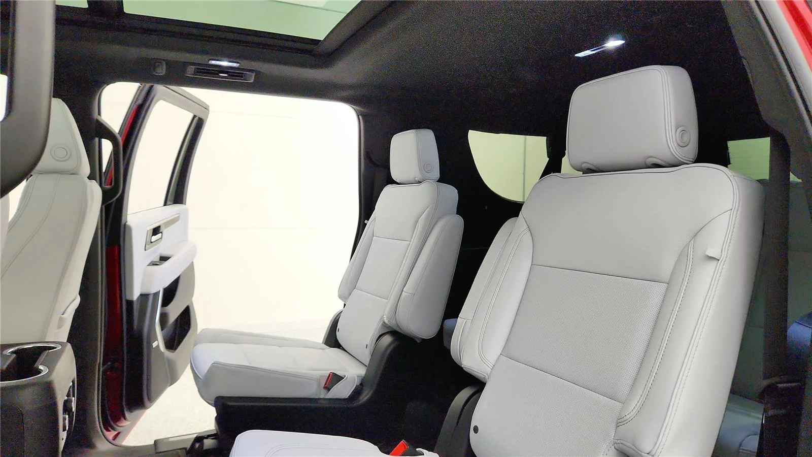 2026 Chevrolet Suburban Premier - Photo 32