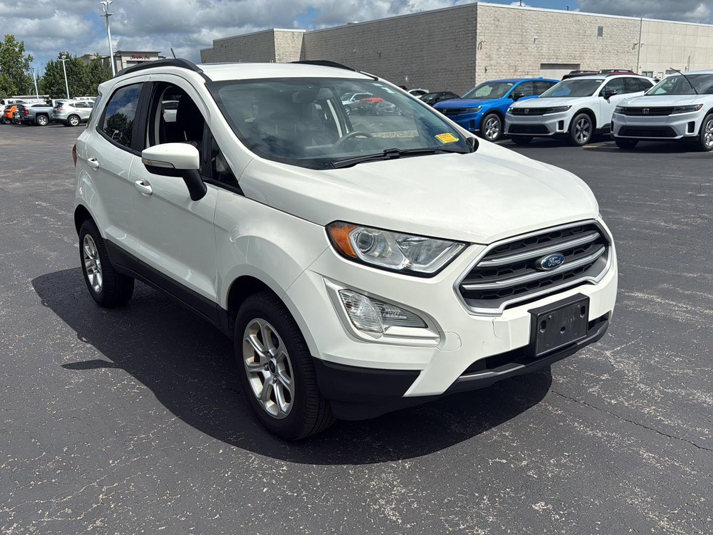 Used 2019 Diamond White Ford SE image 15