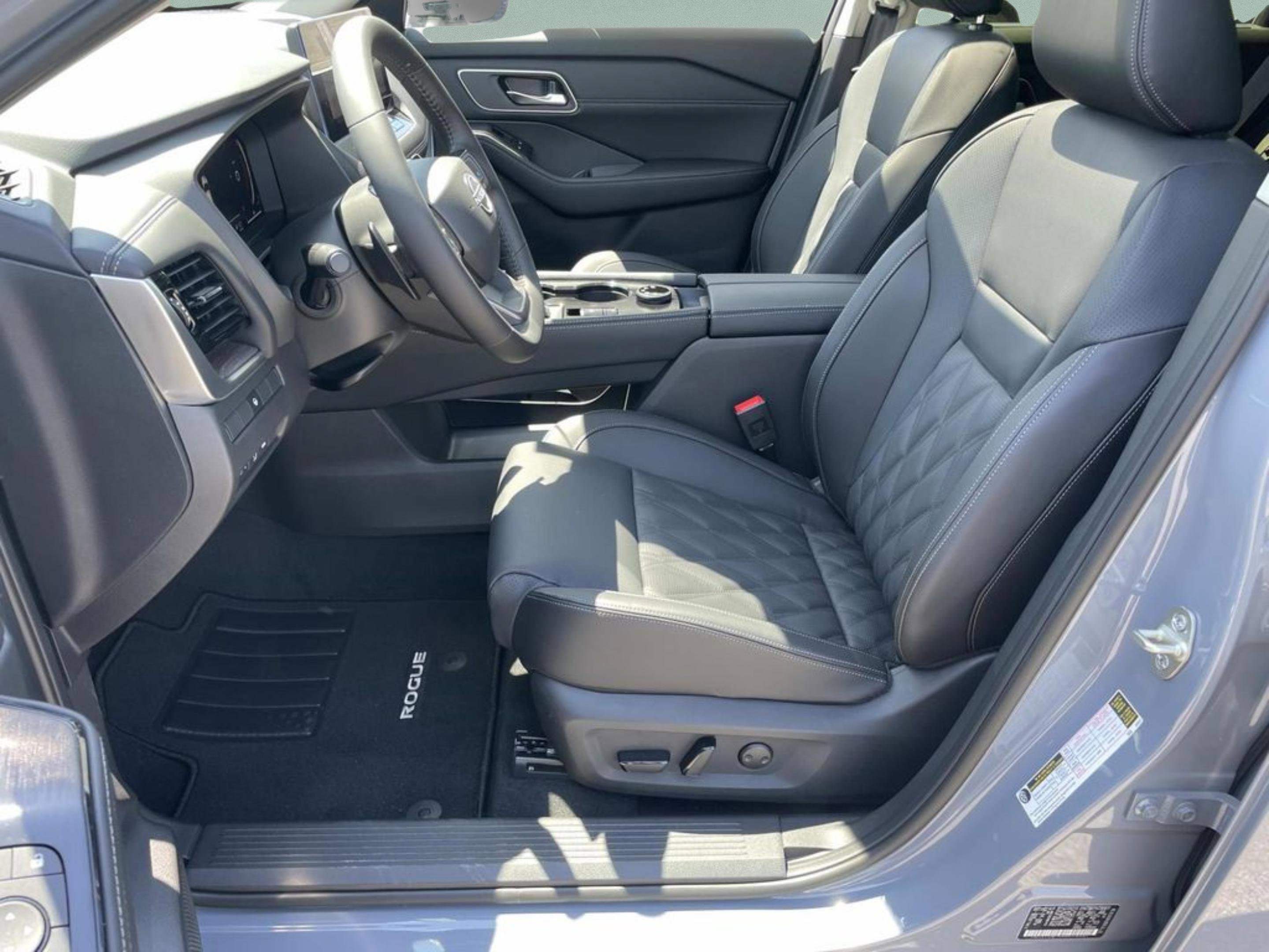 New 2026 Boulder Gray Pearl / Super Black Two-tone Nissan Platinum image 20