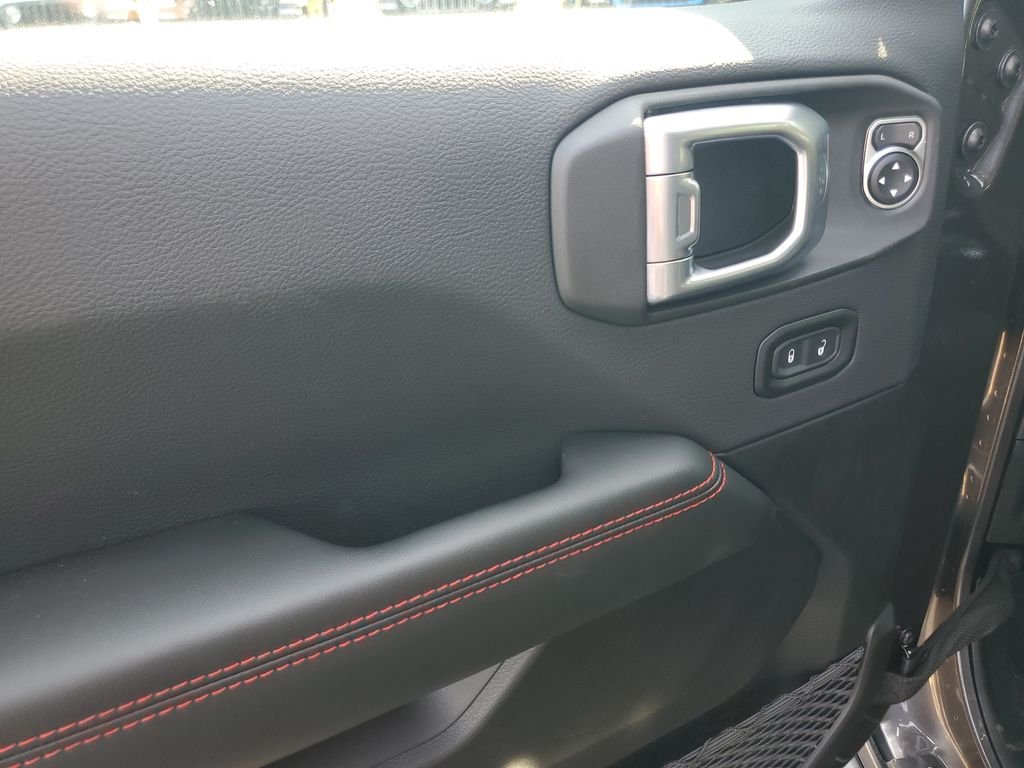 New 2026 Granite Crystal Metallic Clearcoat Jeep Rubicon X image 21