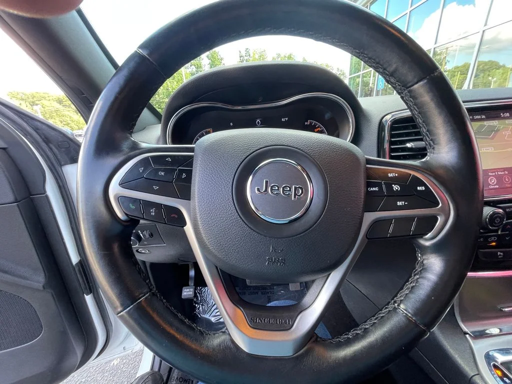 Used 2022 White Jeep Laredo X image 11