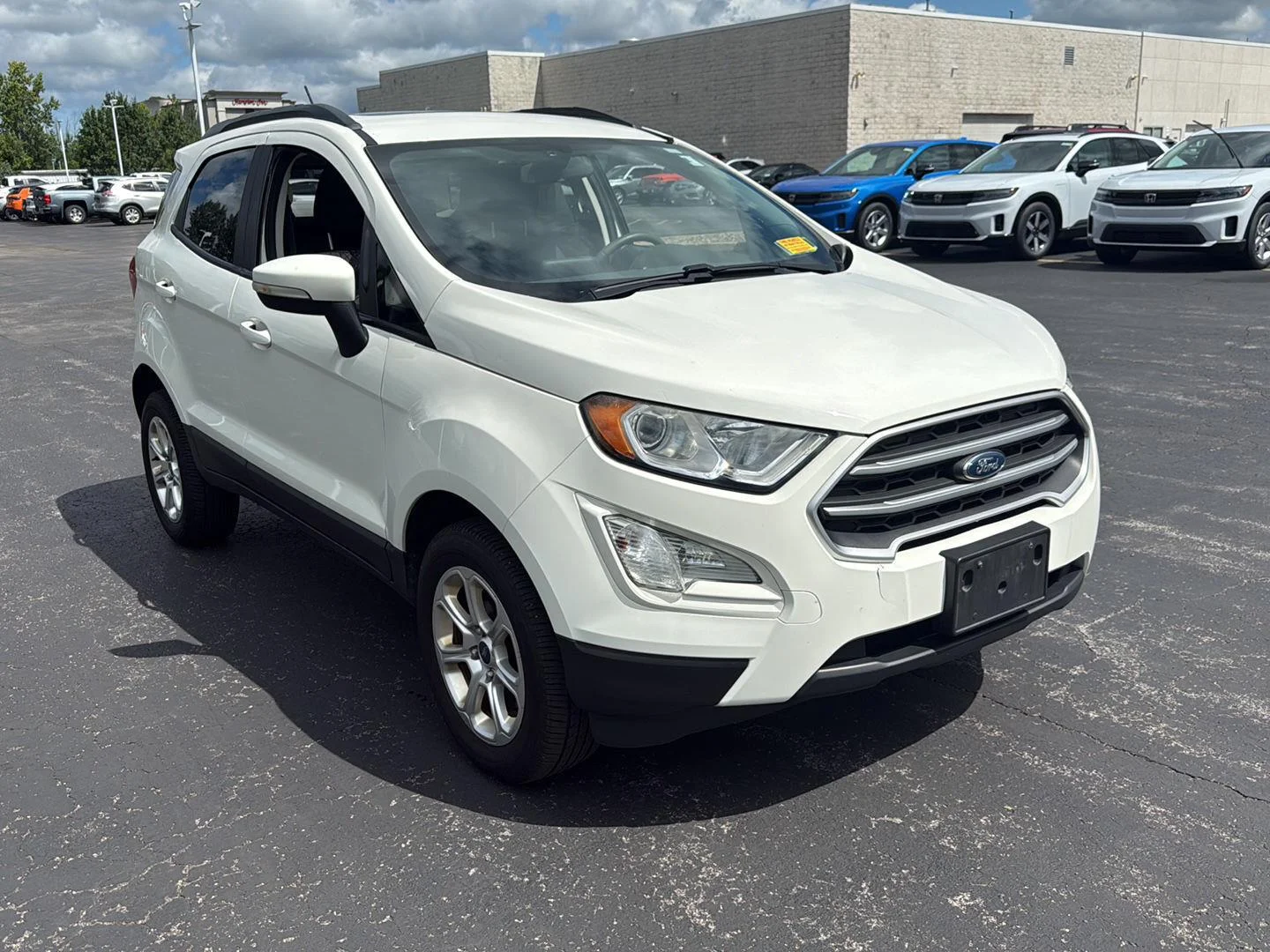 Used 2019 Diamond White Ford SE image 15