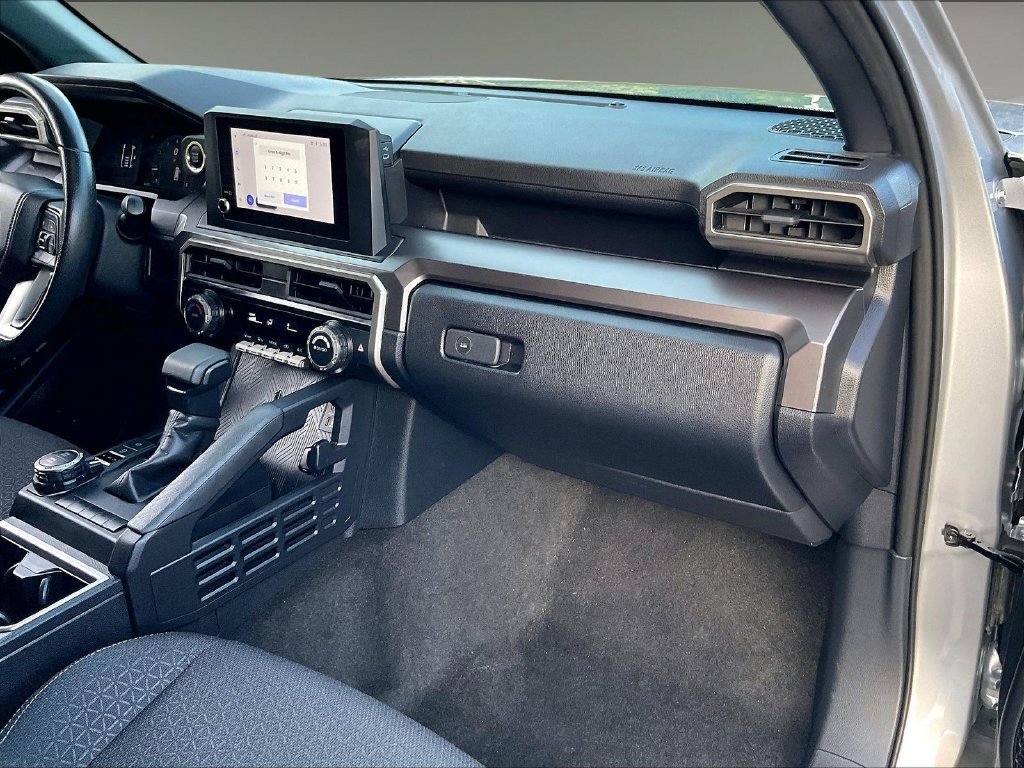 Used 2025  Toyota SR5 image 13