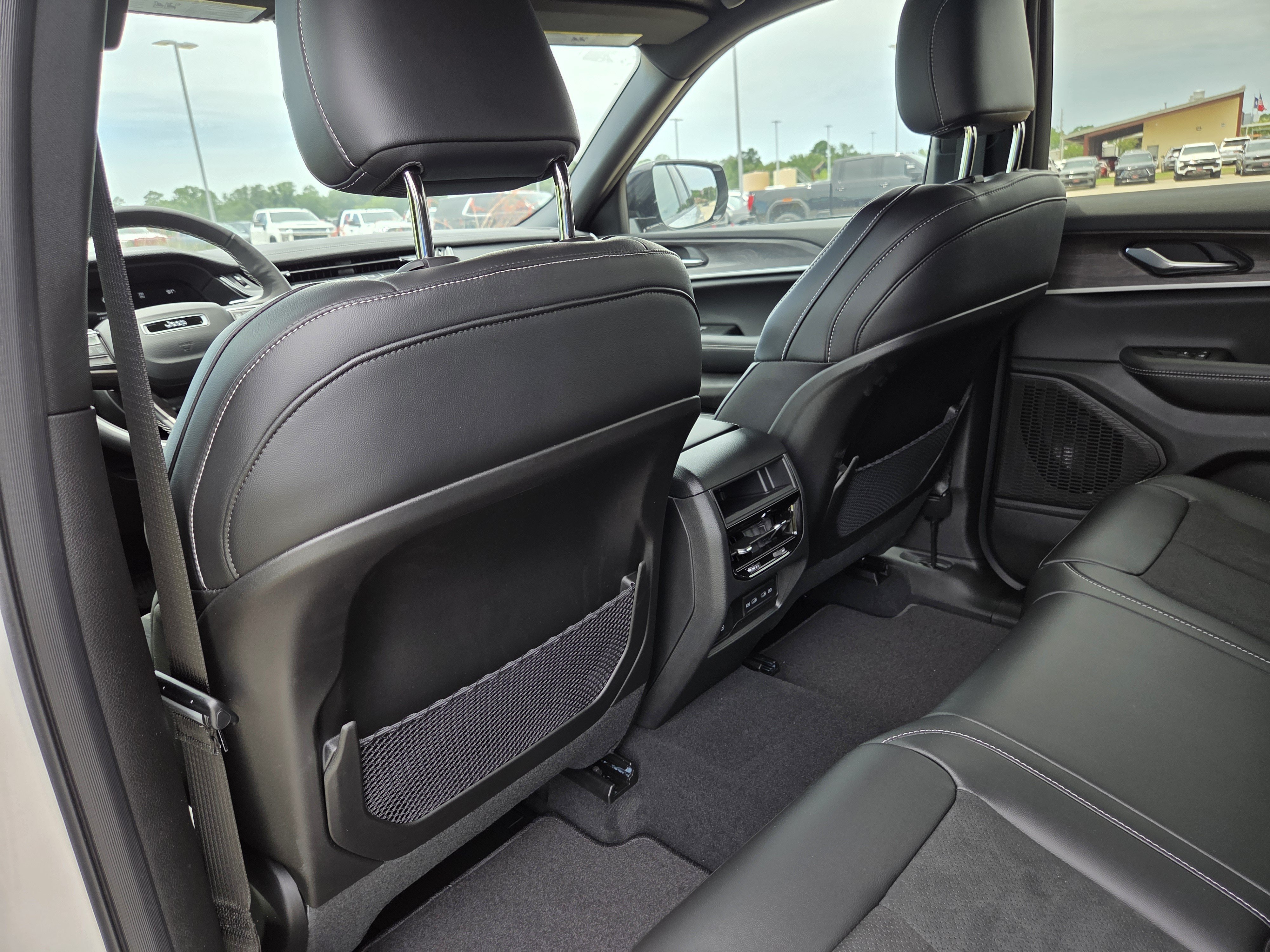 New 2026 Silver Zynith Jeep Laredo Altitude image 25