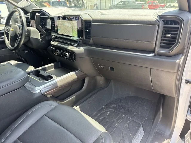 Used 2024 Iridescent Pearl Tricoat Chevrolet LTZ image 27