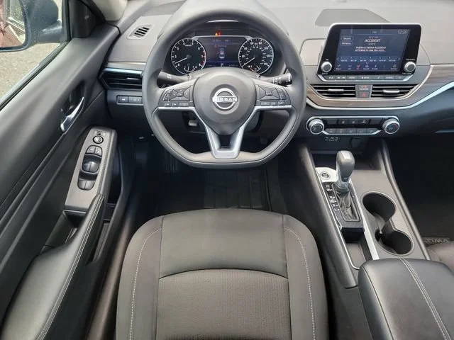 2025 Nissan Altima SV - Photo 13
