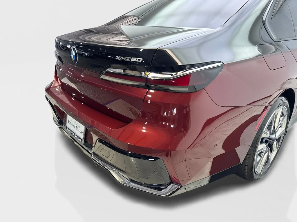 Used 2023 Red BMW xDrive60 image 19