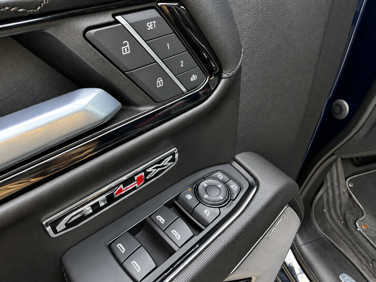 Used 2022 Grey GMC At4x image 12
