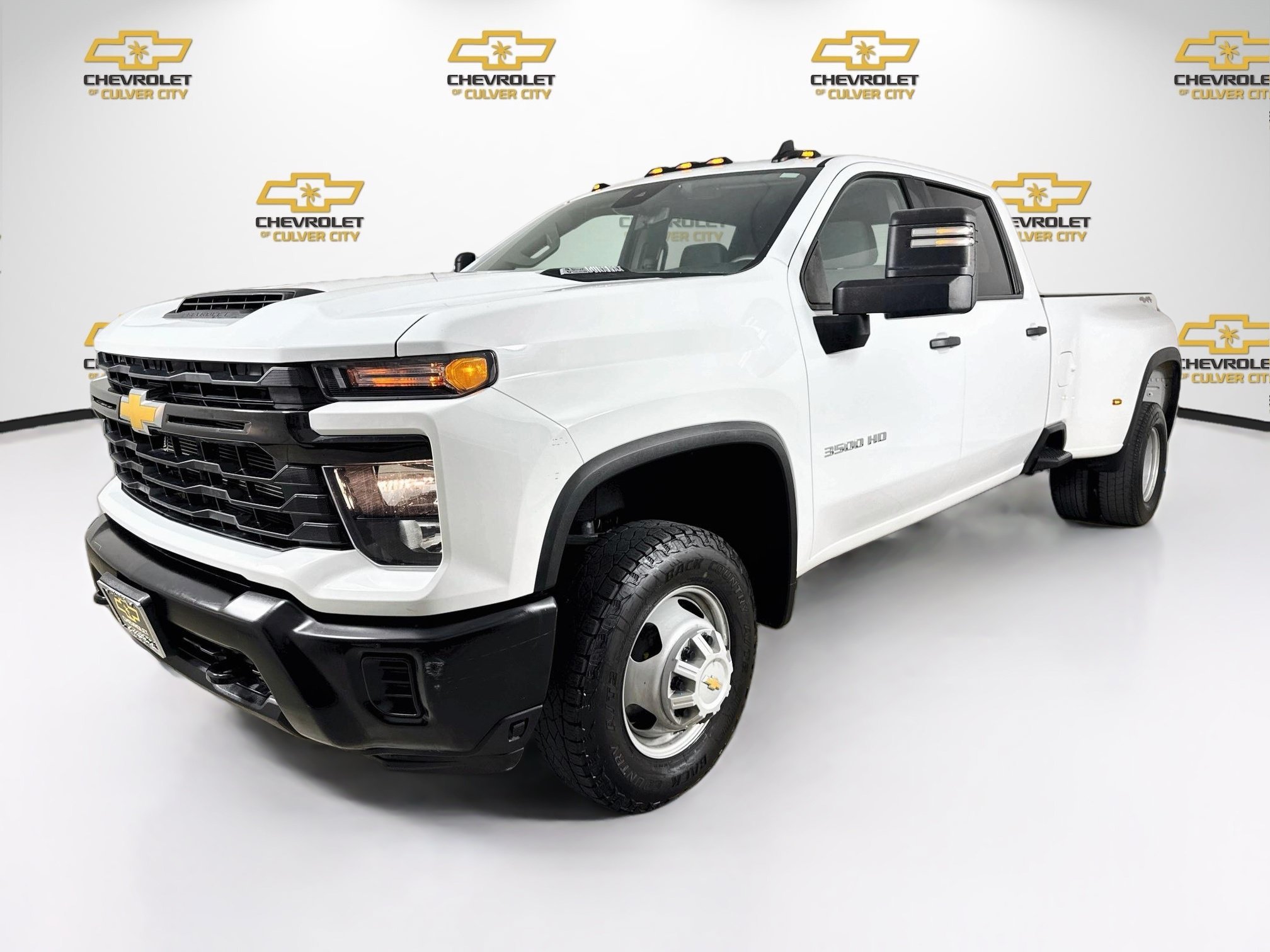 Used 2024 Summit White Chevrolet WT DRW image 3
