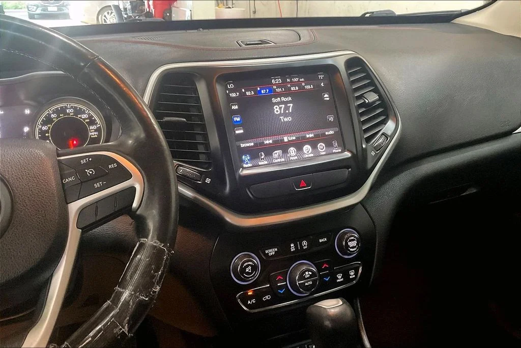Used 2016 Black Jeep Trailhawk image 5