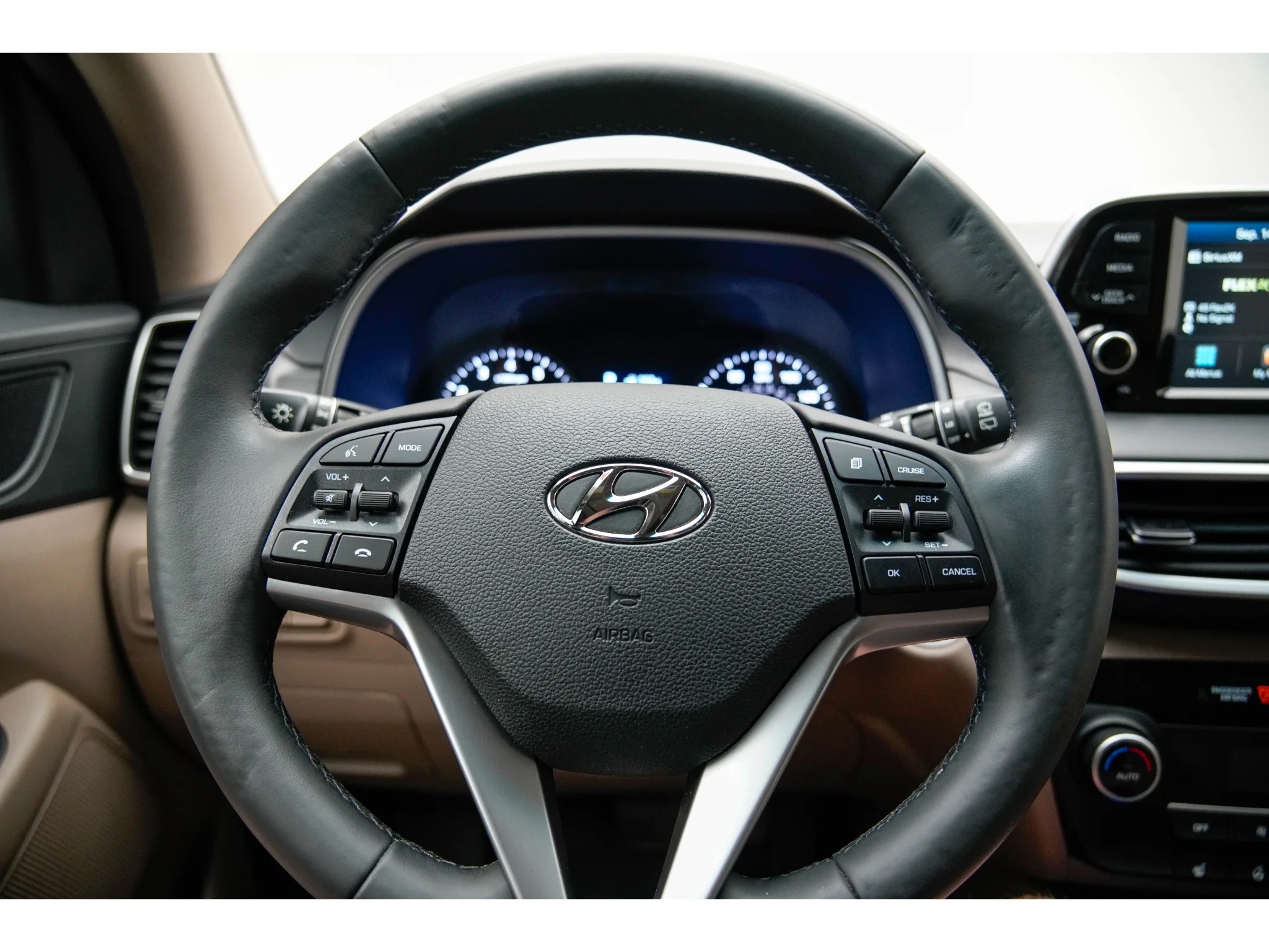 Used 2021 Black Noir Pearl Hyundai Limited image 11