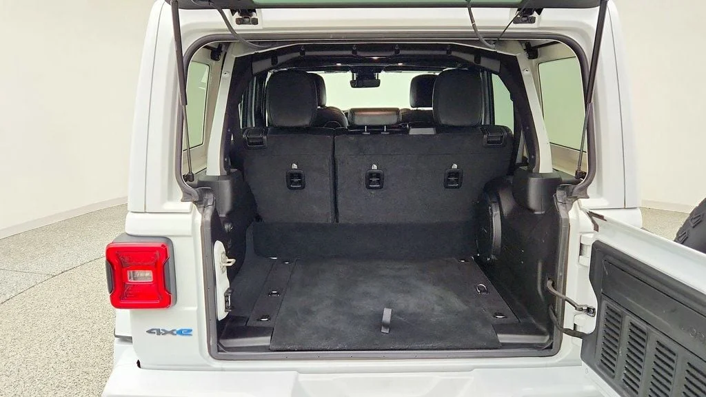 Used 2024 Bright White Clearcoat Jeep High Altitude 4x4 image 24