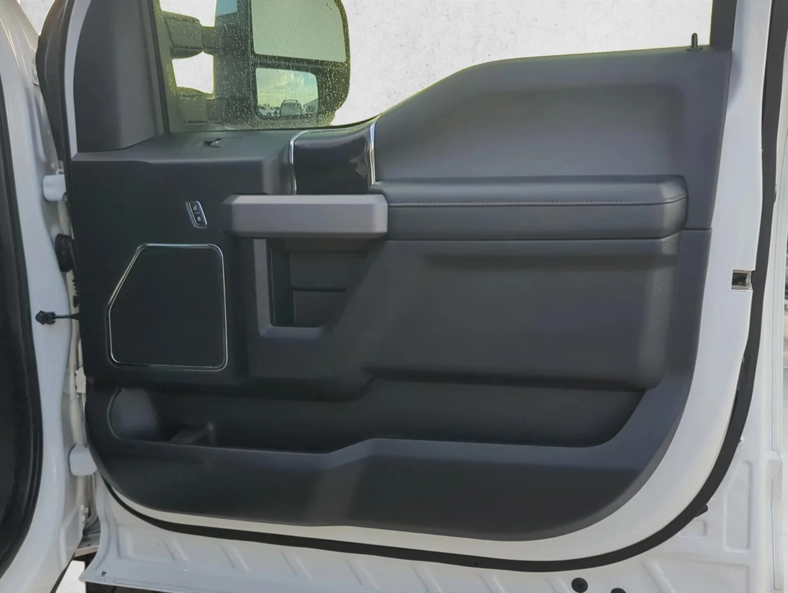 Used 2020 Star White Metallic Tri-Coat Ford Platinum image 23