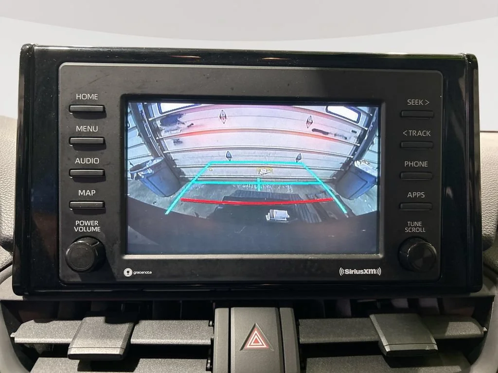 Used 2020  Toyota XLE image 18