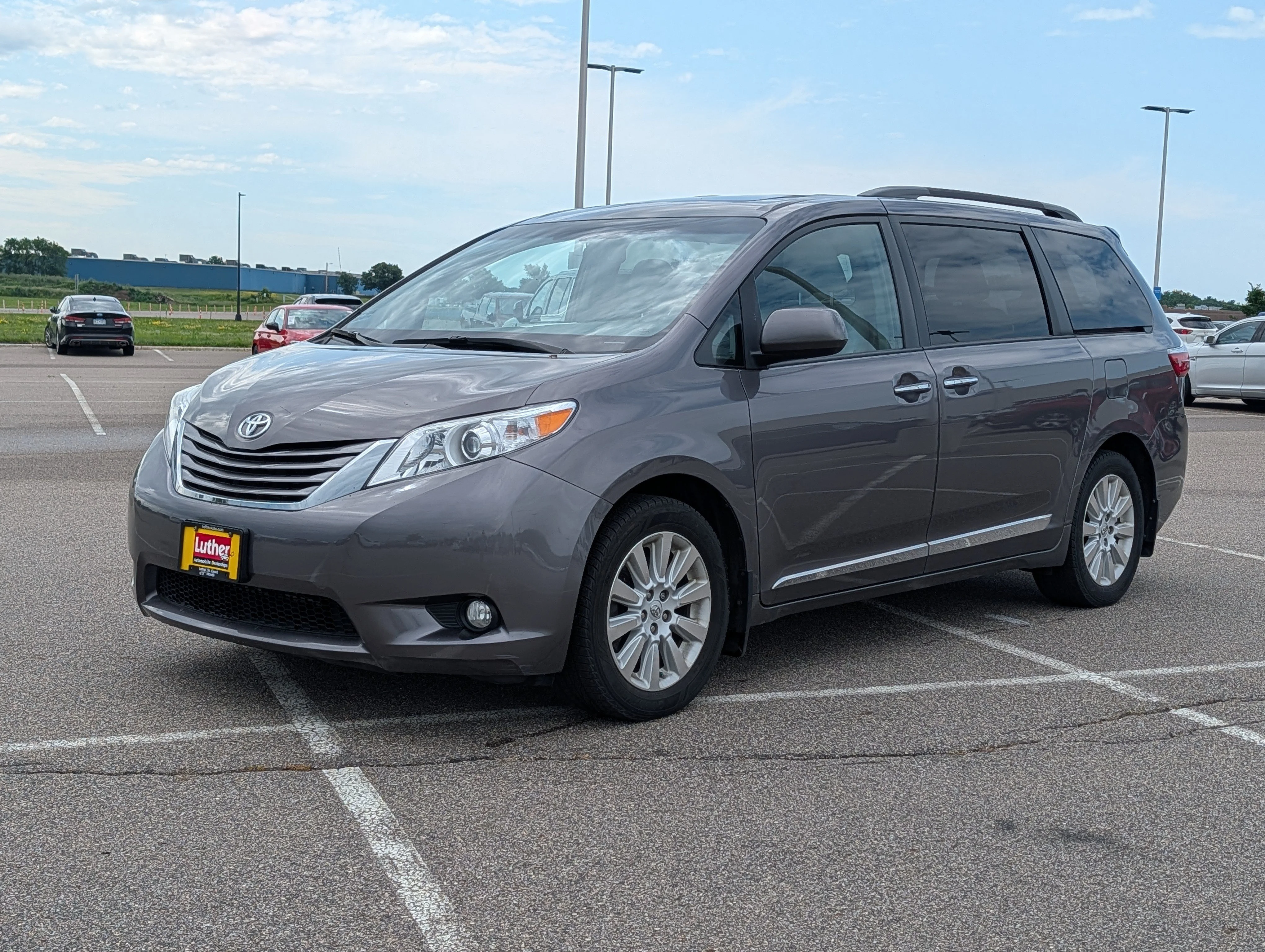 Used 2015 Predawn Gray Mica Toyota XLE image 2