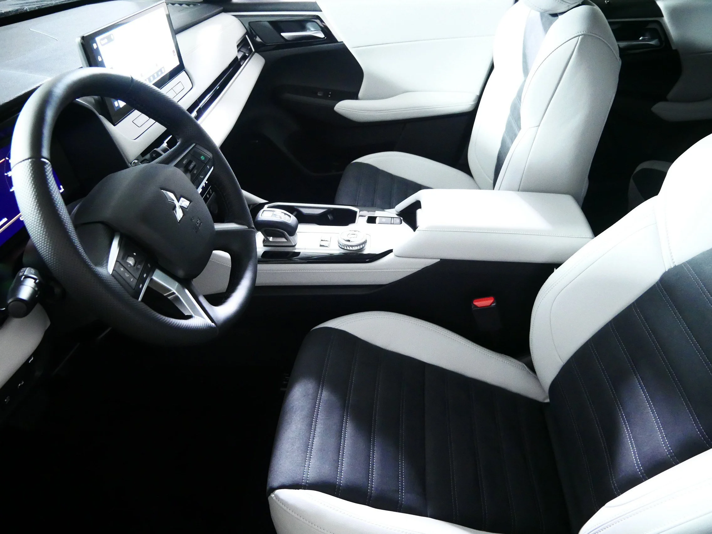 New 2026 Black Diamond Mitsubishi SE S-AWC image 4