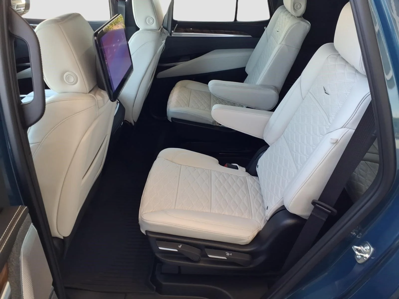 2026 Cadillac Escalade Platinum Luxury - Photo 64