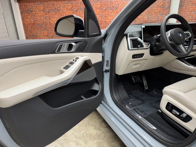 Used 2026 Gray BMW xDrive40i image 9