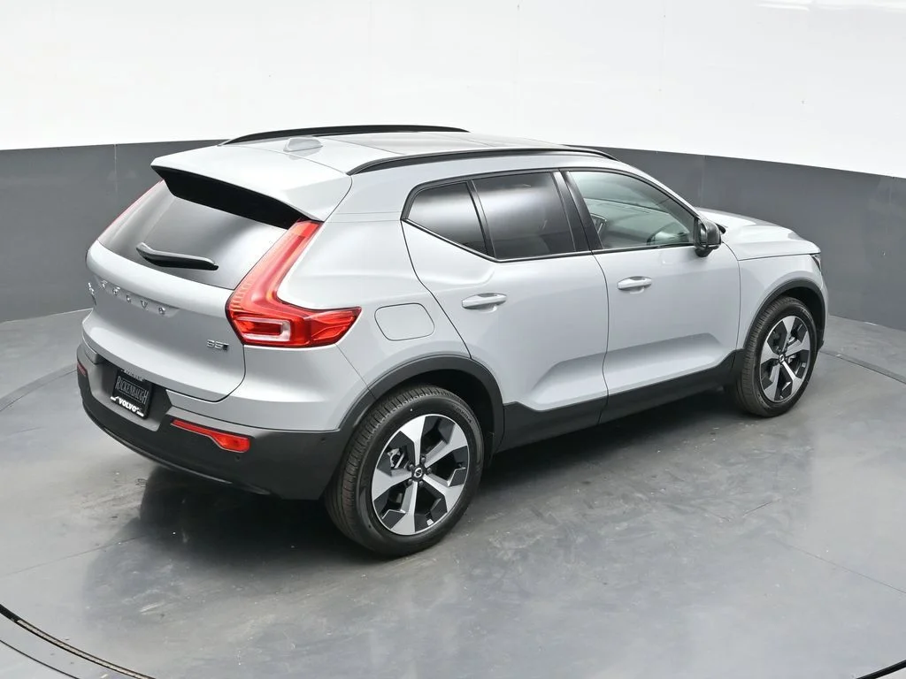 Used 2026 Vapour Grey Volvo Plus image 35