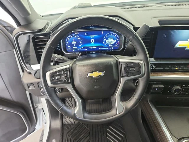 Used 2025 White Chevrolet LT image 22