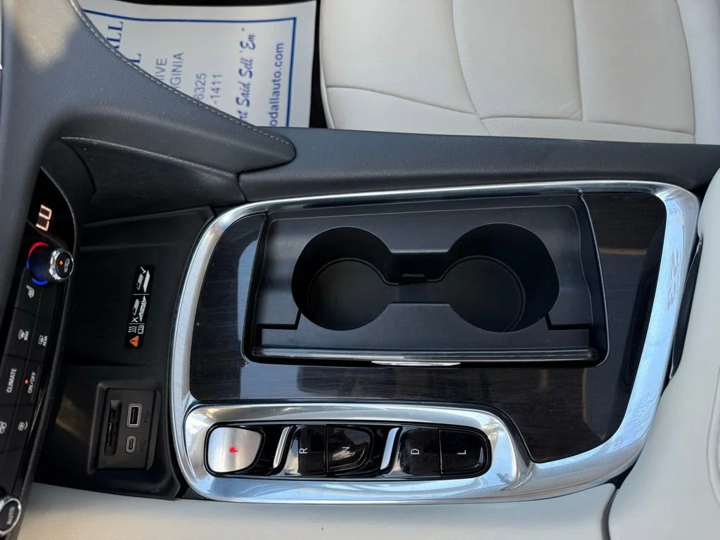 Used 2023 White Frost Tricoat Buick Essence image 18