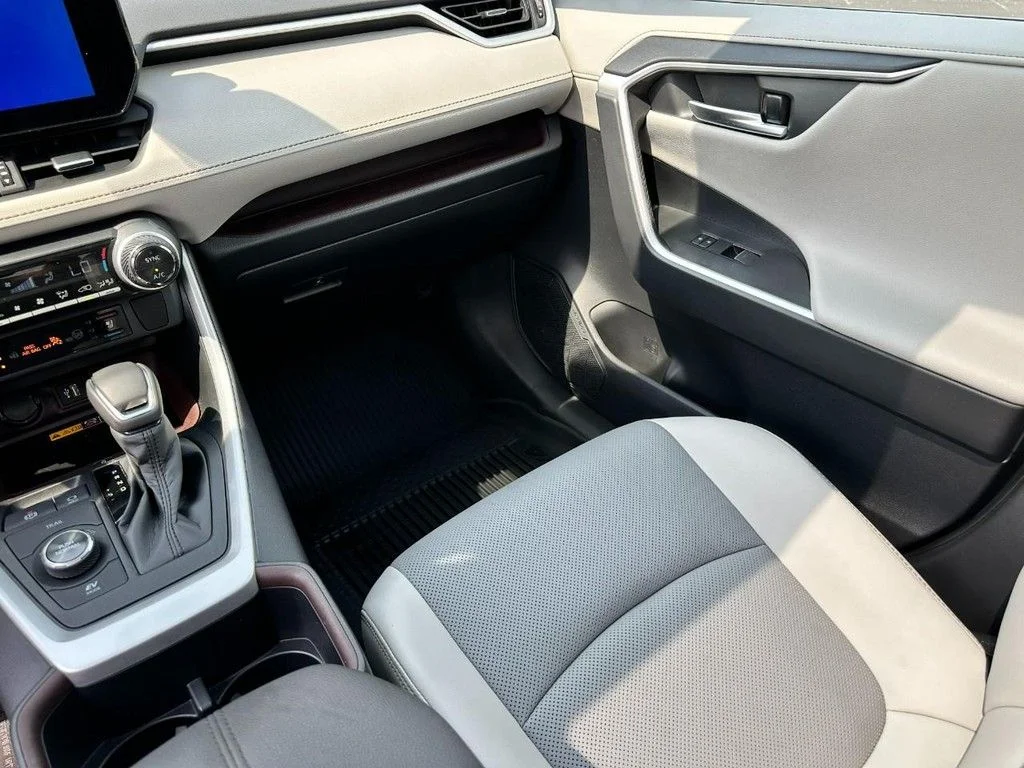 Used 2024  Toyota Limited image 18