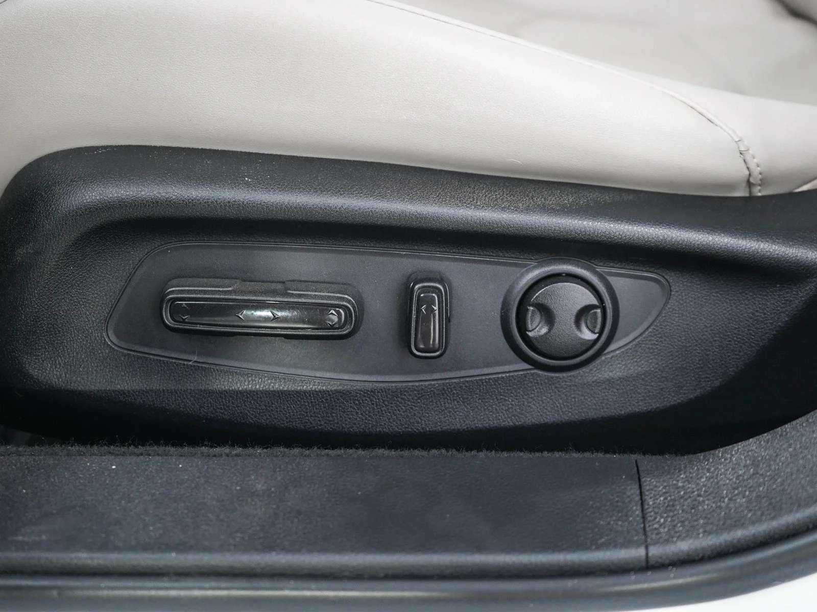 Used 2023 White Honda Touring image 27