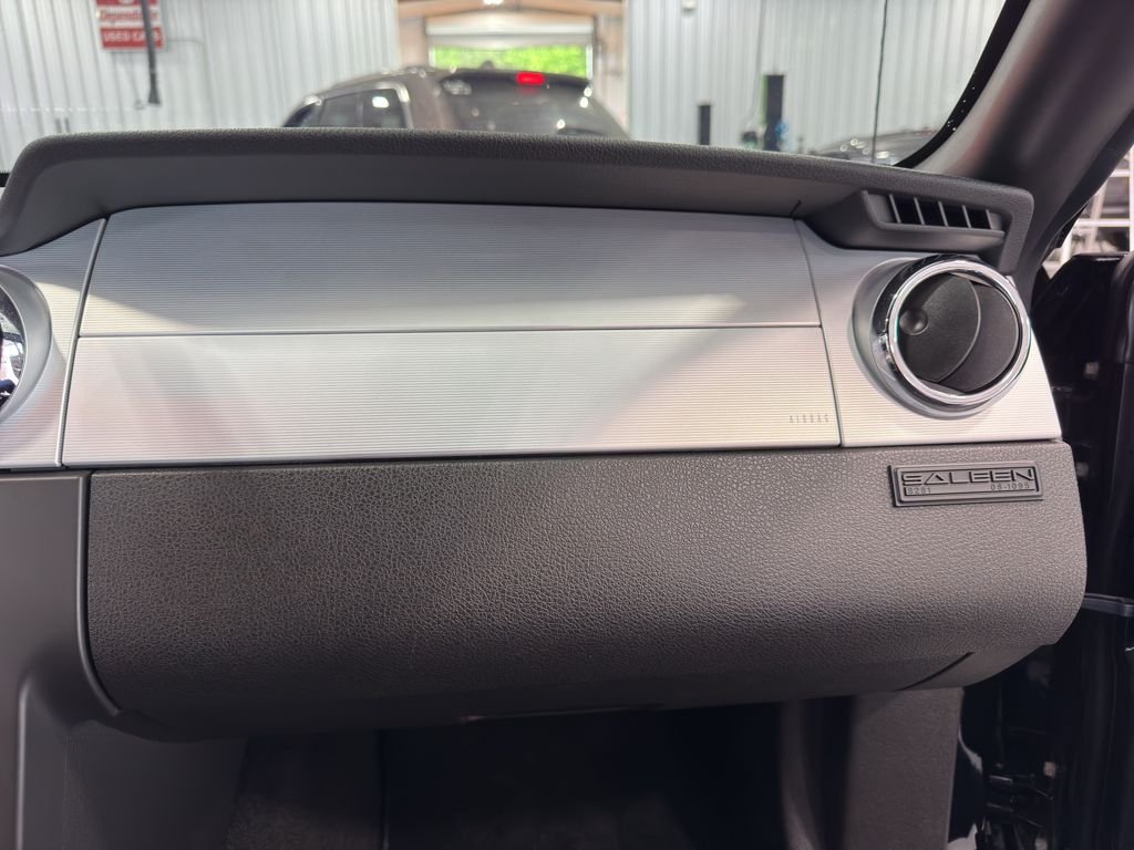 Used 2006 Black Clearcoat Ford GT Premium image 28