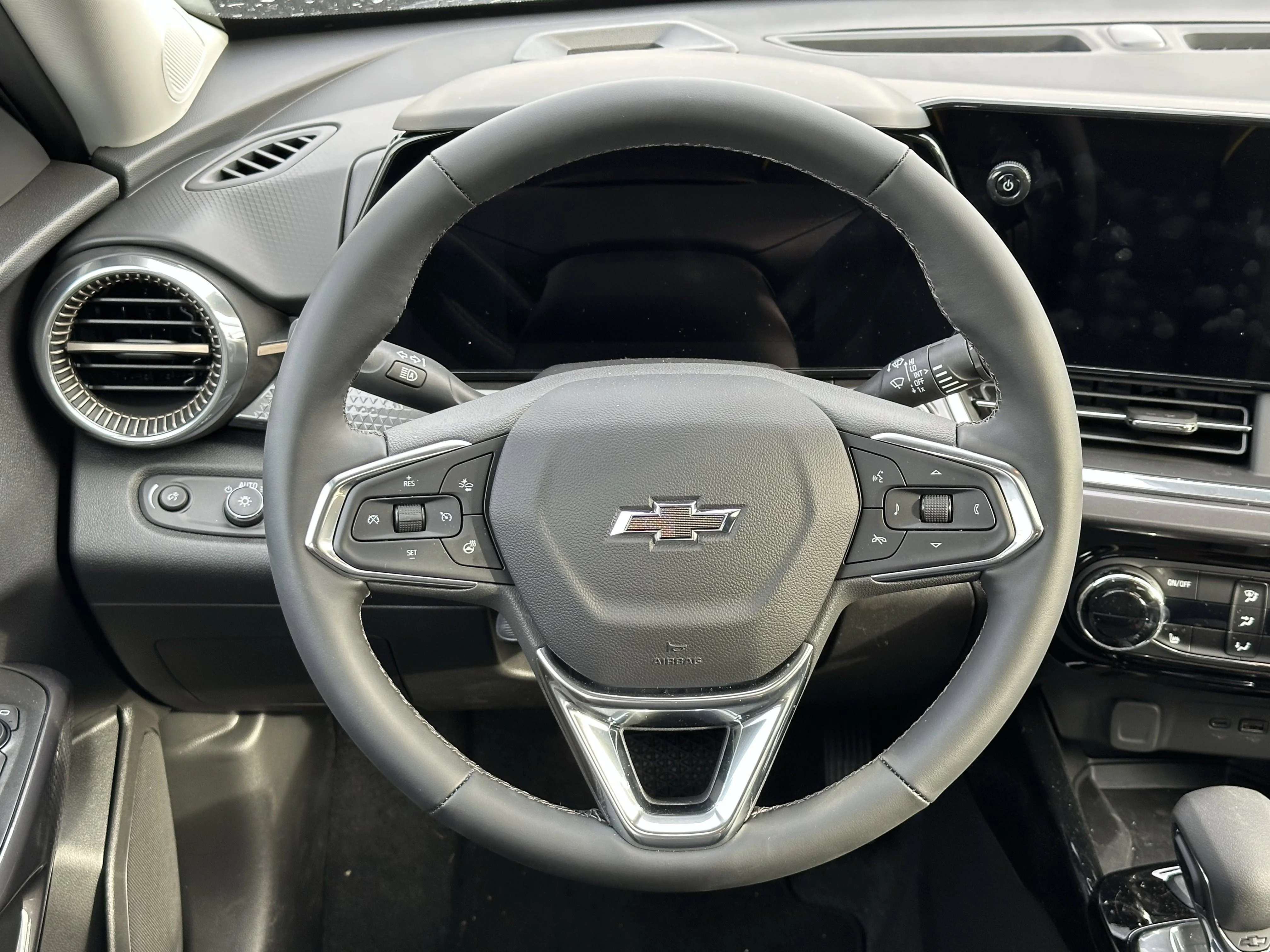 New 2026 Mosaic Black Metallic Chevrolet ACTIV image 14