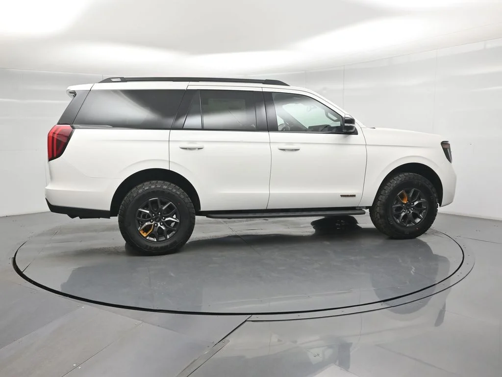 New 2026 Star White Metallic Tri-Coat Ford Tremor image 25