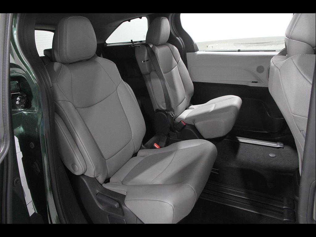 Used 2026 Cypress Toyota XLE 8-Passenger image 18